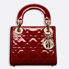 Dior mini Lady Dior tasje in rood lakleer met ketting Dior mini Lady Dior tasje in rood lakleer met ketting