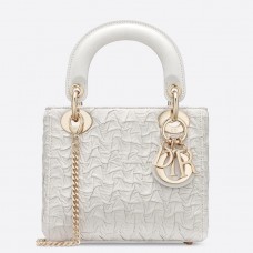 Dior Lady Dior mini-tasje met ketting in wit golvend gekreukeld lamsleer Dior Lady Dior mini-tasje met ketting in wit golvend gekreukeld lamsleer