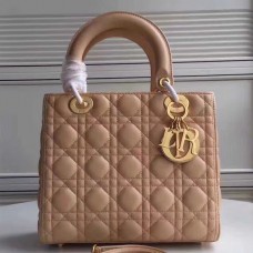 Dior Medium Lady Dior tas in abrikooskleurig lamsleer Dior Medium Lady Dior tas in abrikooskleurig lamsleer