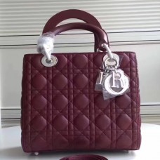 Dior Medium Lady Dior tas in bordeauxrood lamsleer Dior Medium Lady Dior tas in bordeauxrood lamsleer