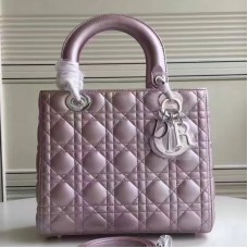 Dior Medium Lady Dior tas in champagnekleurig lamsleer Dior Medium Lady Dior tas in champagnekleurig lamsleer