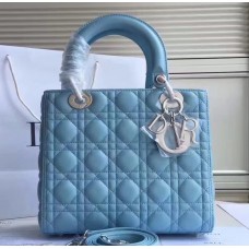 Dior Medium Lady Dior tas in hemelsblauw lamsleer Dior Medium Lady Dior tas in hemelsblauw lamsleer