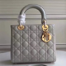 Dior Medium Lady Dior tas in lichtblauw lakleer Dior Medium Lady Dior tas in lichtblauw lakleer