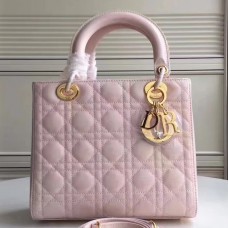Dior Medium Lady Dior tas in roze lakleer Dior Medium Lady Dior tas in roze lakleer
