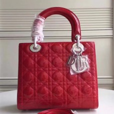 Dior Medium Lady Dior tas in rood lakleer Dior Medium Lady Dior tas in rood lakleer