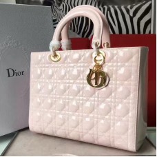 Grote Lady Dior tas van Dior in beige lakleer Grote Lady Dior tas van Dior in beige lakleer