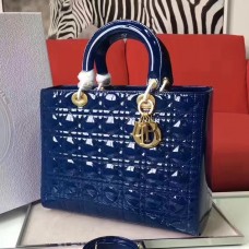 Grote Lady Dior tas van Dior in blauw lakleer Grote Lady Dior tas van Dior in blauw lakleer