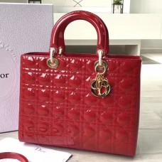 Grote Lady Dior tas van Dior in rood lakleer Grote Lady Dior tas van Dior in rood lakleer