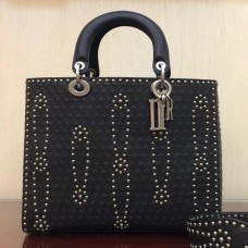 Grote Lady Dior Dior tas in zwart met studs versierd kalfsleer Grote Lady Dior Dior tas in zwart met studs versierd kalfsleer