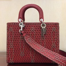 Grote Lady Dior Dior tas in rood kalfsleer met studs Grote Lady Dior Dior tas in rood kalfsleer met studs