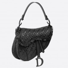 Dior Saddle Bag in zwart, met gevlochten leren stroken en franjes. Dior Saddle Bag in zwart, met gevlochten leren stroken en franjes.