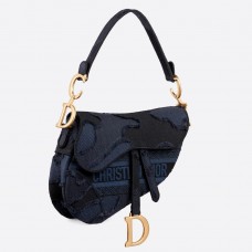 Dior Saddle Bag in blauw camouflage canvas Dior Saddle Bag in blauw camouflage canvas