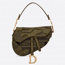 Dior Saddle Bag in groen camouflage canvas Dior Saddle Bag in groen camouflage canvas