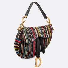 Dior Saddle Canvas tas geborduurd met veelkleurige strepen Dior Saddle Canvas tas geborduurd met veelkleurige strepen