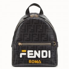 Fendi mini-rugzak van zwarte, glanzende stof Fendi mini-rugzak van zwarte, glanzende stof