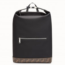 Rechthoekige Fendi-rugzak van zwart nylon Rechthoekige Fendi-rugzak van zwart nylon