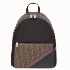 Grote Fendi-rugzak van FF-stof met nylon en leer. Grote Fendi-rugzak van FF-stof met nylon en leer.