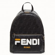 Grote rugzak van Fendi met zwarte glanzende stof Grote rugzak van Fendi met zwarte glanzende stof
