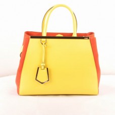 Fendi 2jours Medium Tas van citroengeel Ferrari-leer met perzikkleurig lamsleer Fendi 2jours Medium Tas van citroengeel Ferrari-leer met perzikkleurig lamsleer